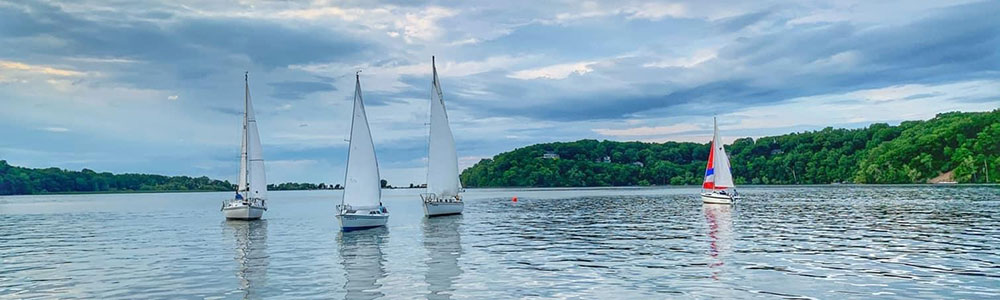 Picture of boats on Irondequoit Bay
